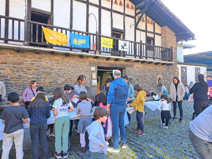 Areta apaindu zuten atzo Kor 17 1774390115671