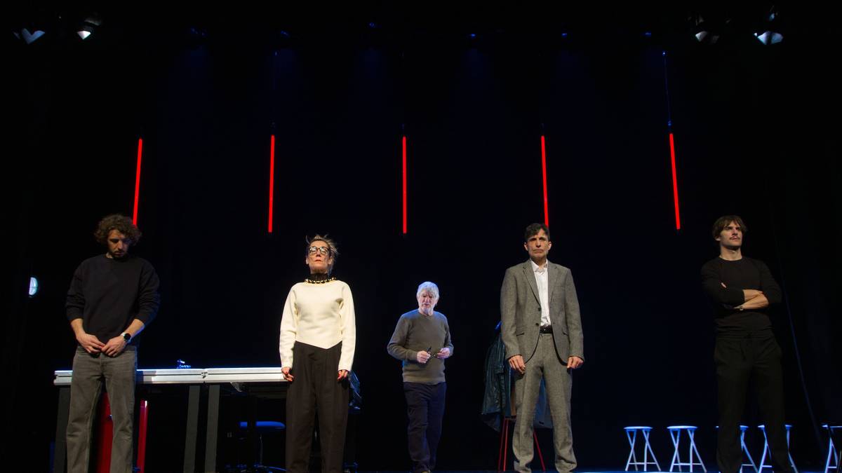 Agurtzane Intxaurragak zuzendutako "7 urte" antzezlana ostiralean estreinatuko da