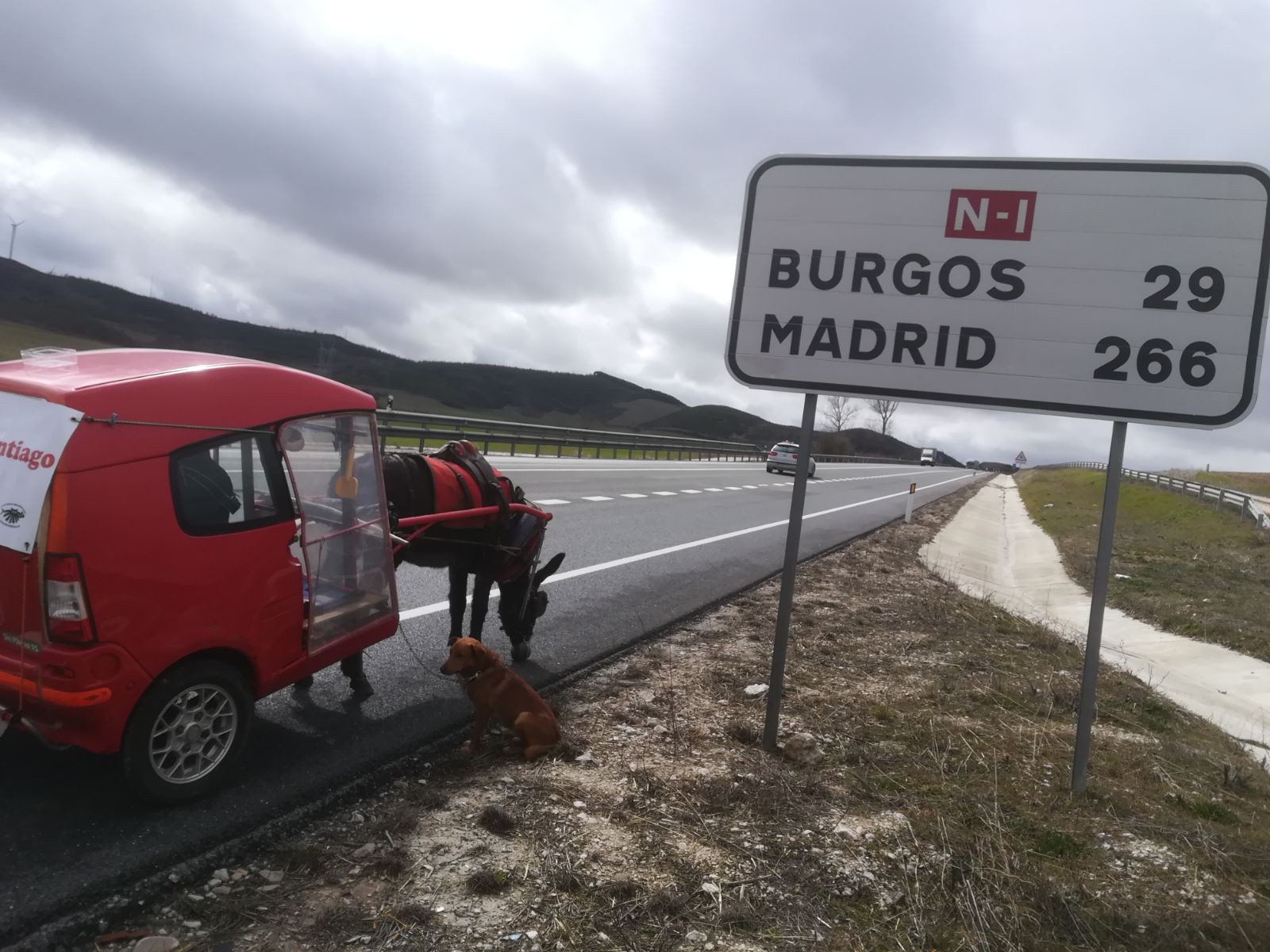 Santurtzitik Santiagorainoko bidea mando baten laguntzarekin egiten ari da Gines Lopez