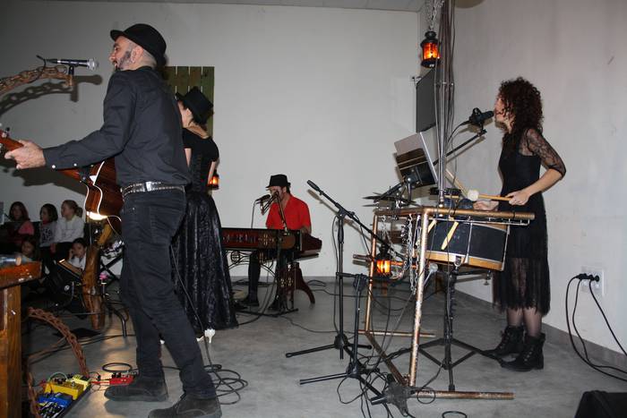 Aiaran ere armairutik atera  61 1511253241992