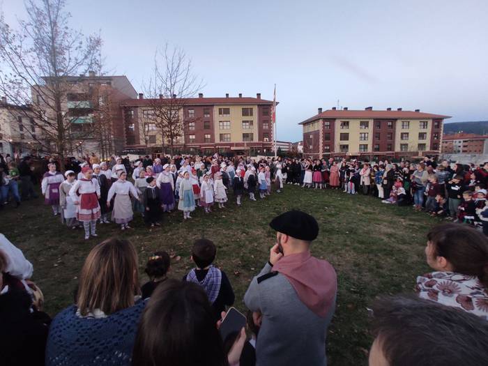 Olentzero omendu zuten atzo  3 1671925366278