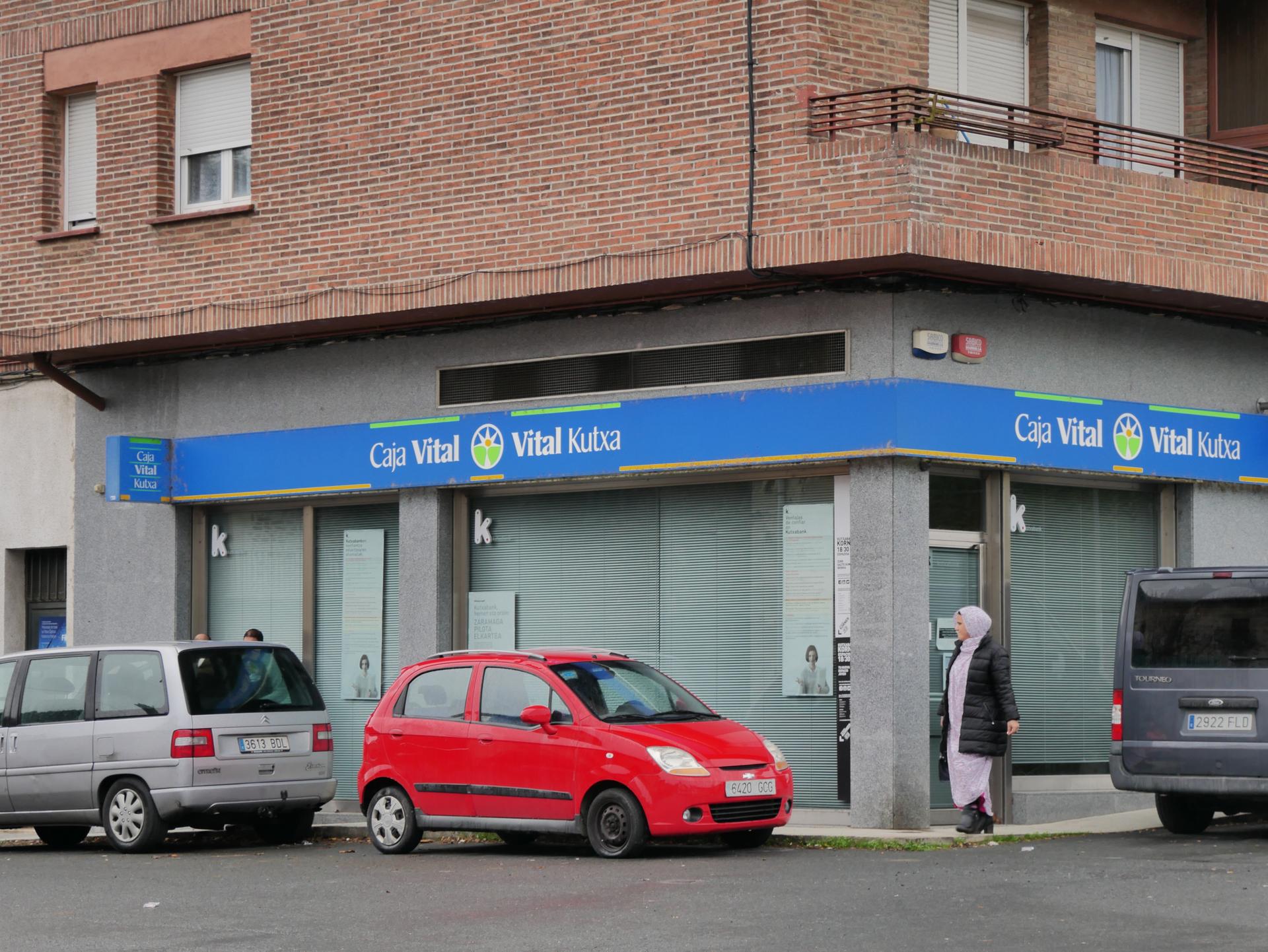 Funtzio anitzeko kutxazain bat eskatu dio Okondoko alkateak Kutxabanki