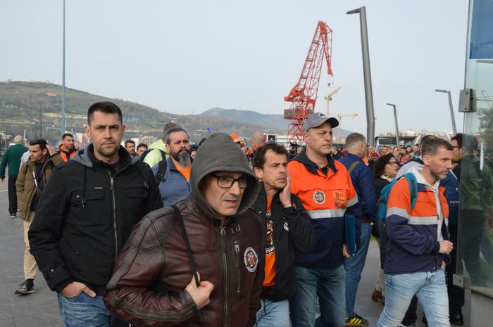 Tubos Reunidoseko langileek  15 1772617473180