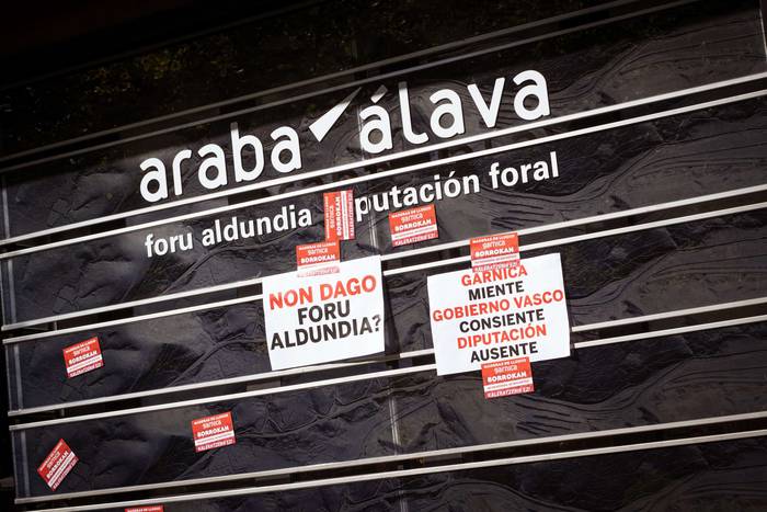 Aldundiaren bulegoak okupatu 34 1760702759350