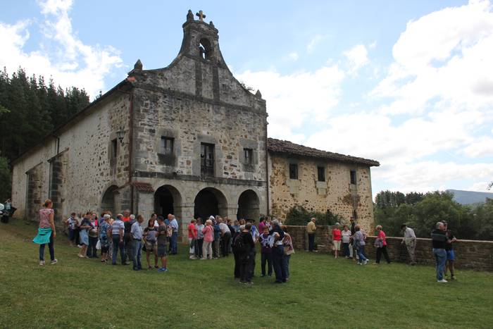 Andra Mari Zuri ospatzeko el 5 1502365434624