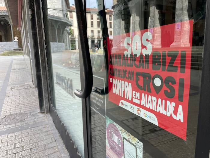 Hirugarren sektorearen gehiengoak greba orokorrarekin bat egingo duela iragarri dute Apill, Izan Amurrio eta Aemek