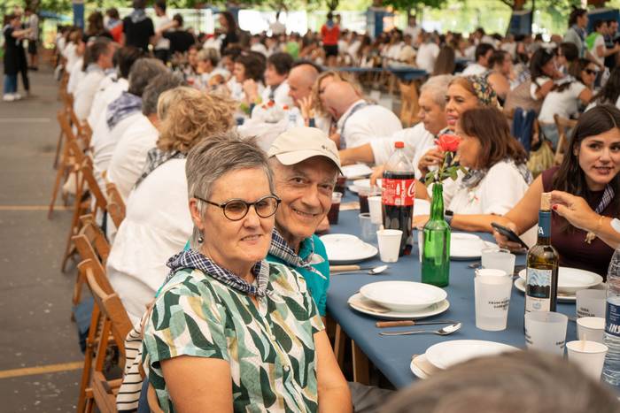 Ehunka lagun bildu dituzte j 37 1757018428394