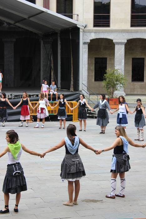 Sokatik tiraka itzuli dira j 34 1503500502567