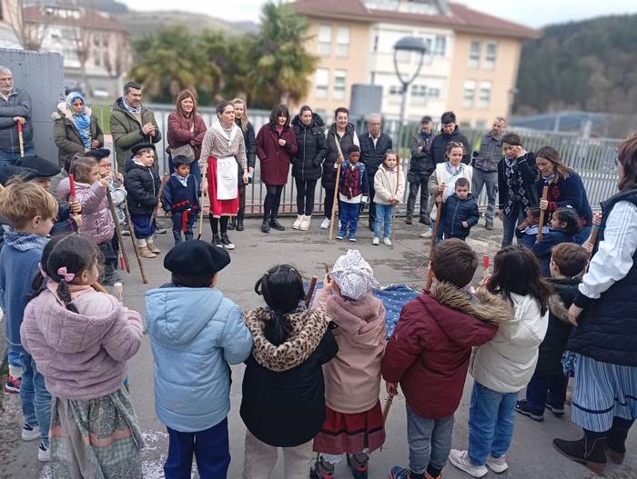 Agate Deunaren bezperak adin 73 1770328442998