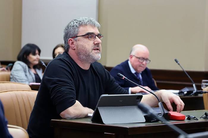 EH Bilduk eta PSOEk Tubos Reunidoseko enplegua mantentzeko ekimena adostu dute Kongresuan