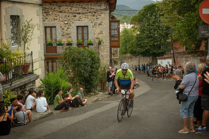 Bizikletak irudimenez jantzi 124 1757326030797