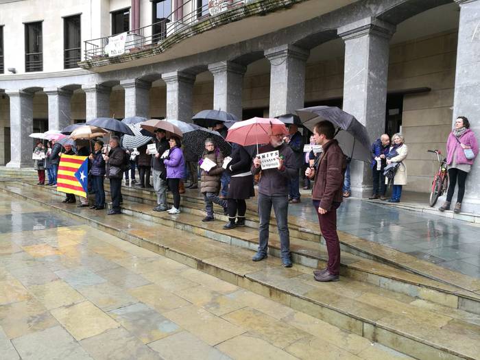 Dozenaka lagun atera dira ka 14 1521978531475