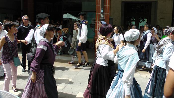 Dantza taldeak taldeak izan  84 1496053569119