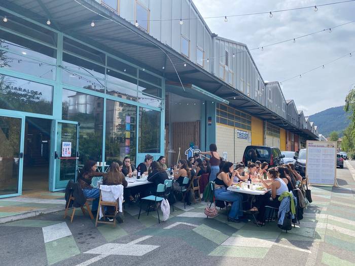 Hausnarketa eta ahizpatasuna 21 1757923168517