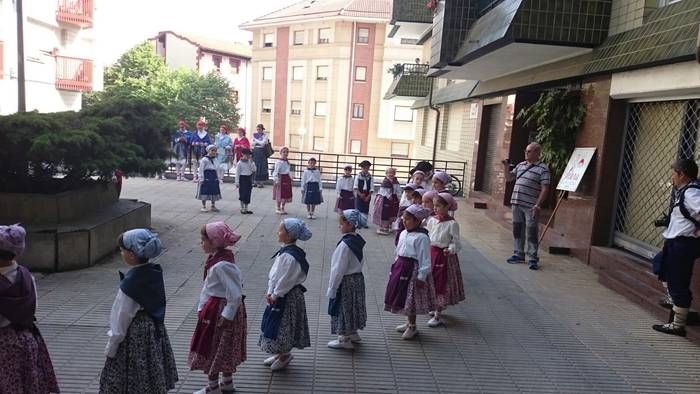 Dantza taldeak izan dira Eus 244 1496145910613