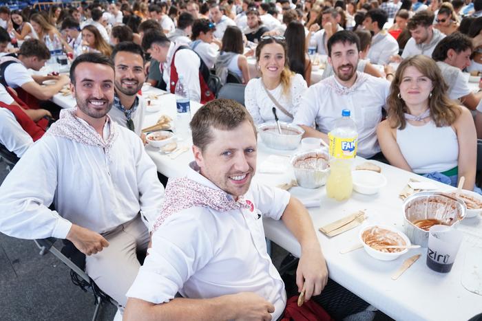 Jendetza batu da kuadrillen  6 1756401693713