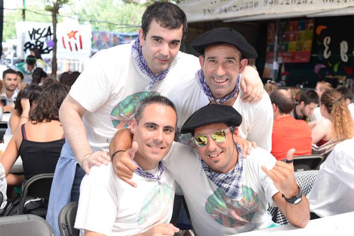 Aldai plaza txiki geratu da  91 1503894598259