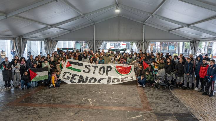Palestinarekiko elkartasuna plazara atera dute Urduñan