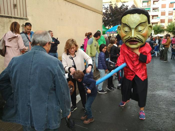 Inoiz baino jende gehiago bi 7 1505589895523