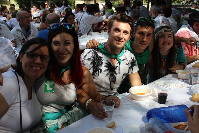 Sokatik tiraka itzuli dira j 65 1503500850073