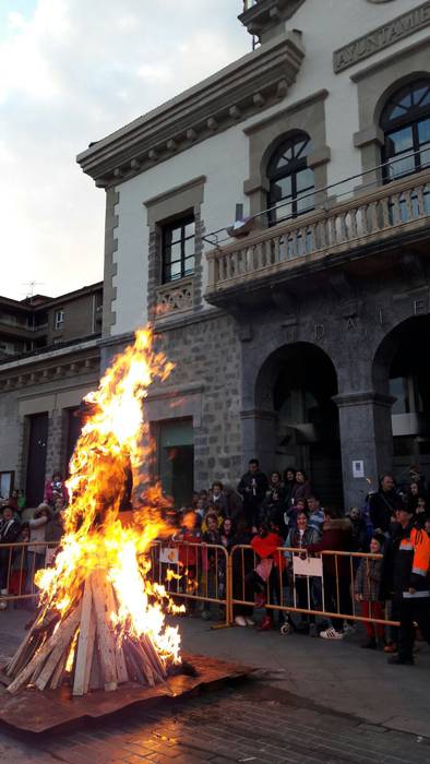 Suak agurtu zituen Aratustea 33 1488369110390