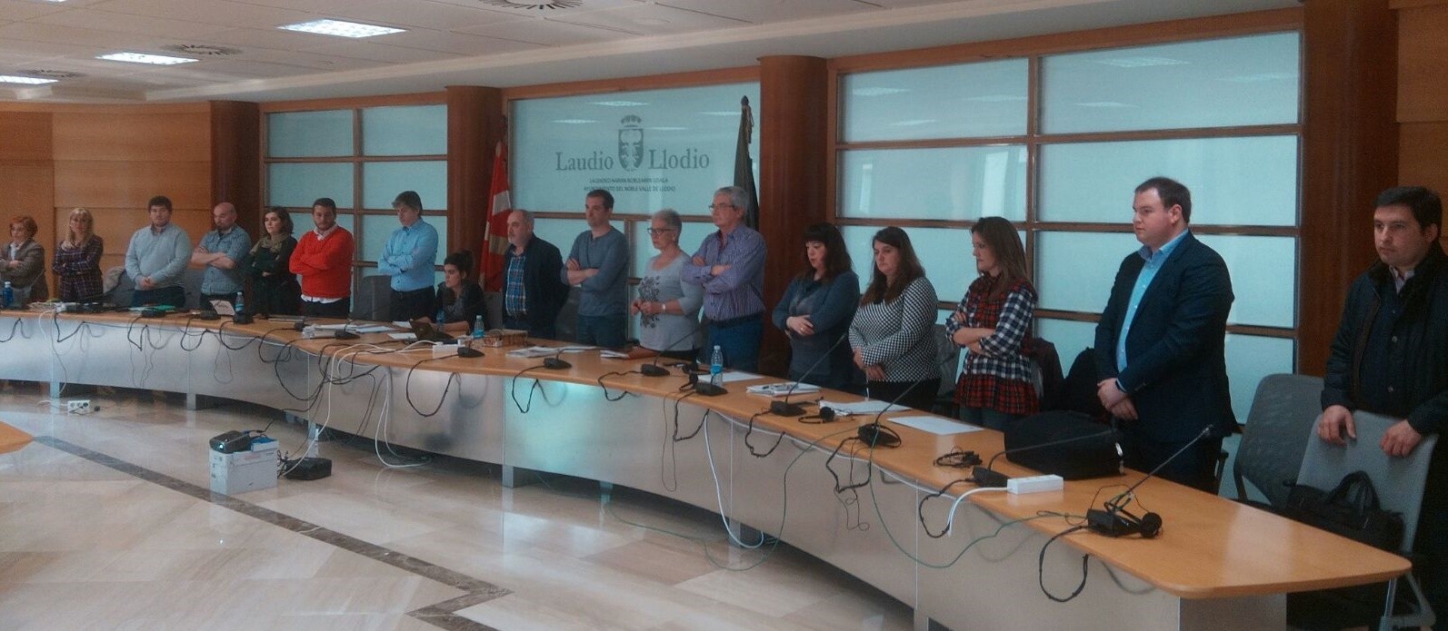 Eskumenak itzultzeko eskatu dio Gobernu taldeari oposizio osoak