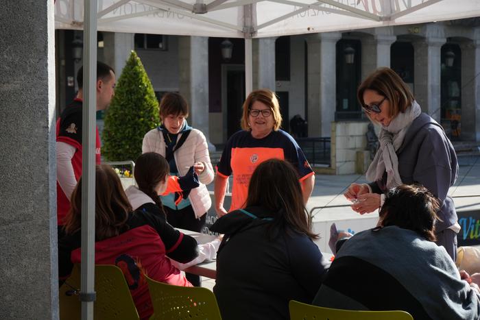 Ehunka lagunek parte hartu d 1 1774178832731