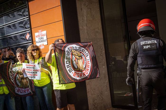 Aldundiaren bulegoak okupatu 31 1760702752988