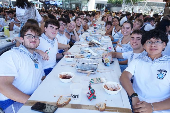 Jendetza batu da kuadrillen  68 1756403340147