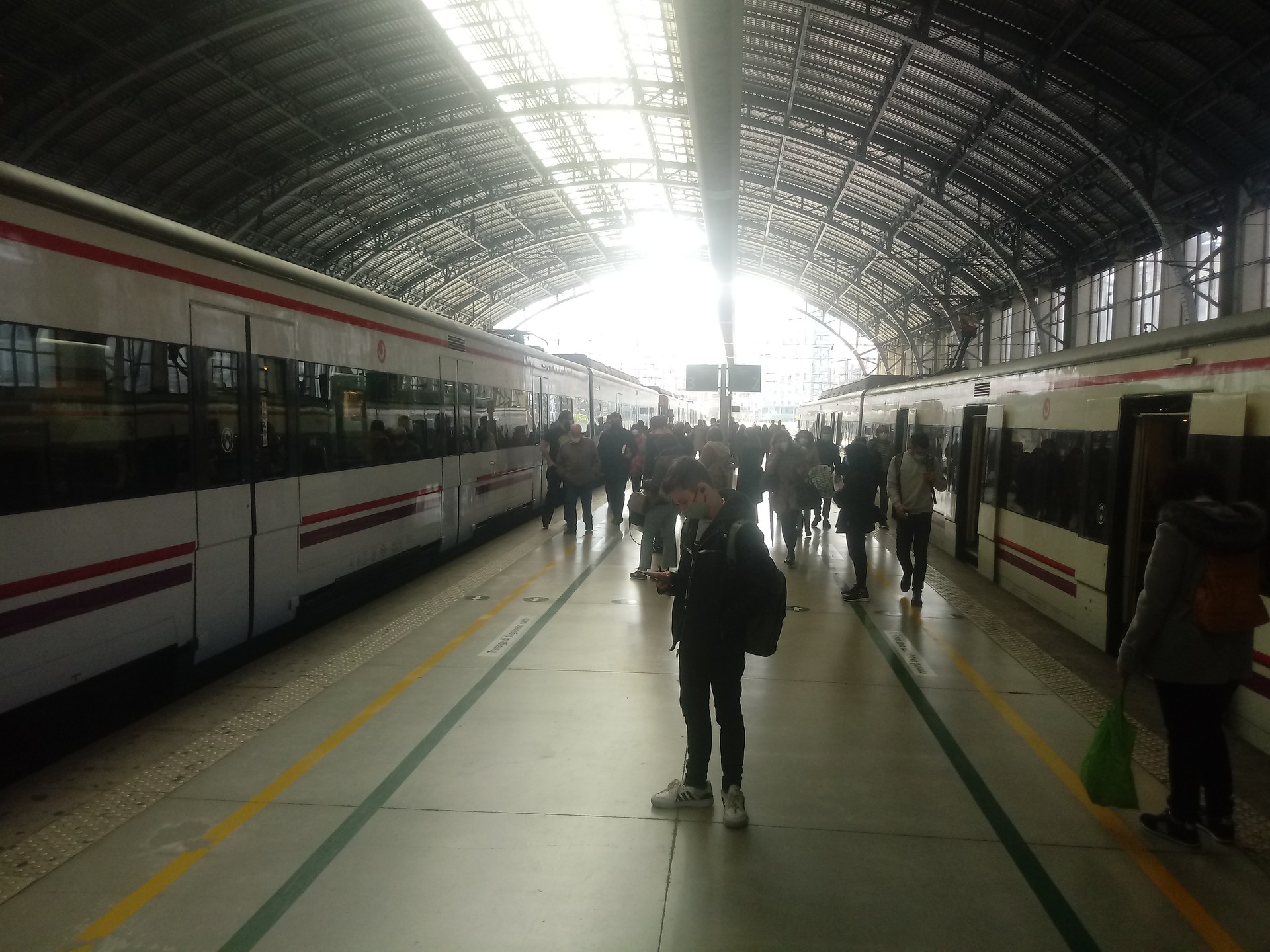 Gaur ere bertan behera utzi ditu Renfek atzo eskaini ez zituen 4 tren zerbitzuak