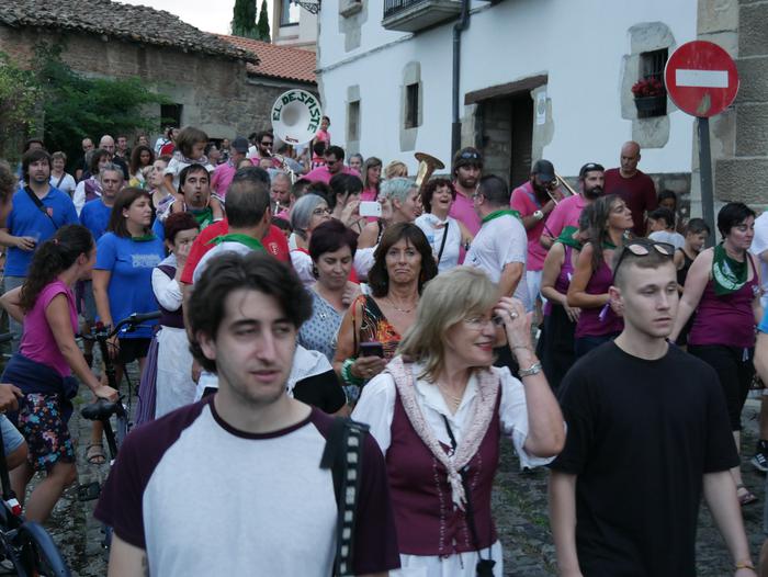 Ura eskatzen zeharkatu dute  61 1536437371373