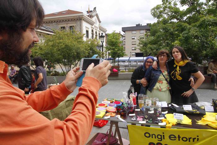 Errefuxiatuen aldeko elkarta 18 1495541418356