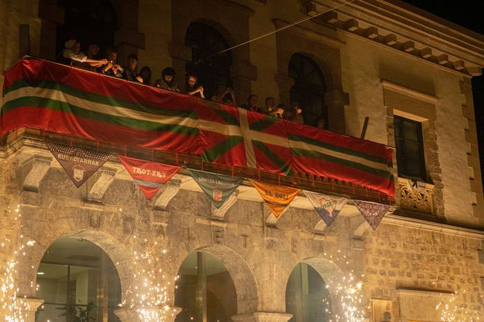 Su artifizial eta musika art 20 1755472005426