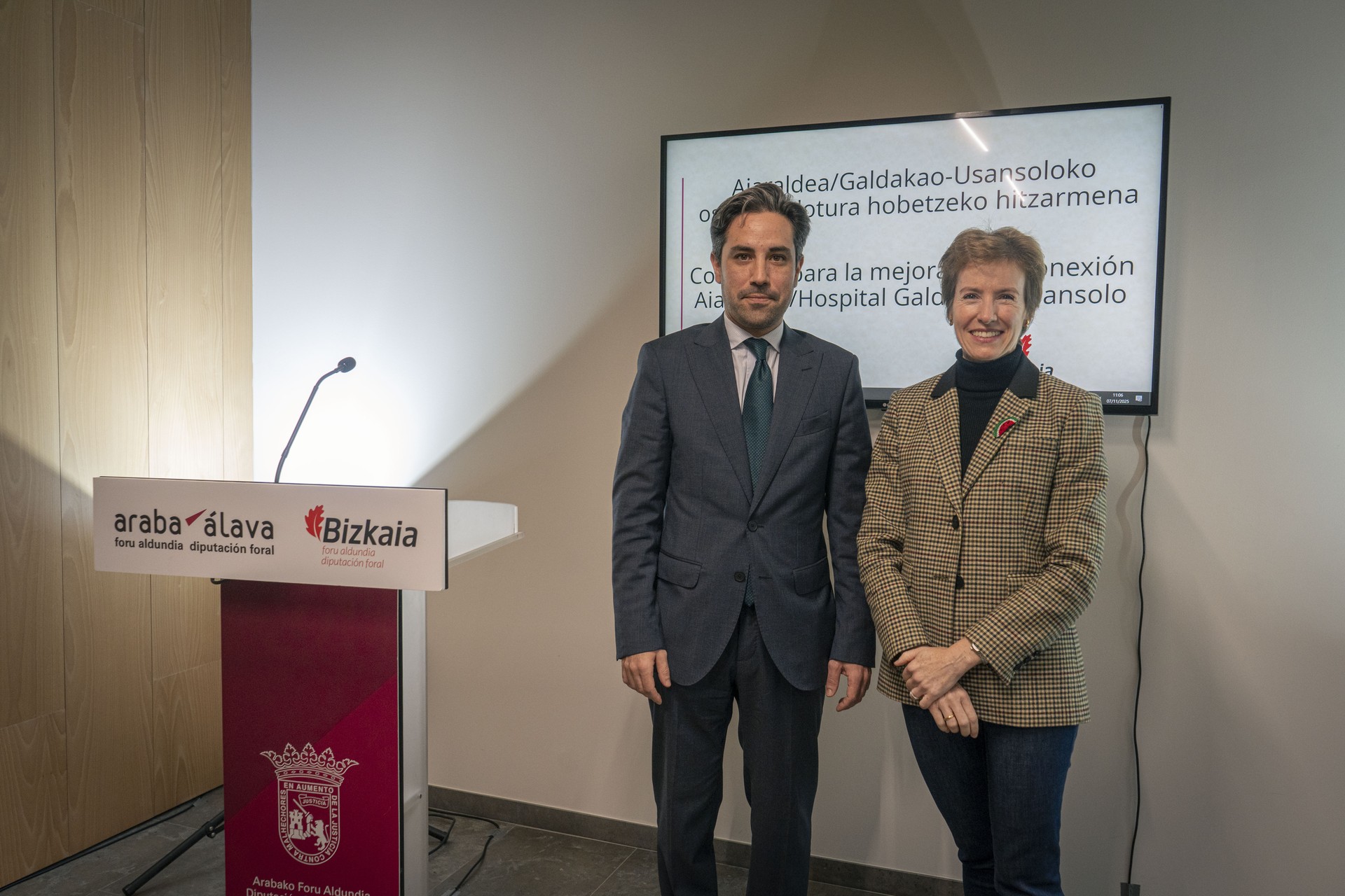 Usansoloko ospitalearen eta eskualdearen arteko autobus zerbitzua hobetzeko hitzarmena adostu dute Arabako eta Bizkaiko Foru Aldundiek