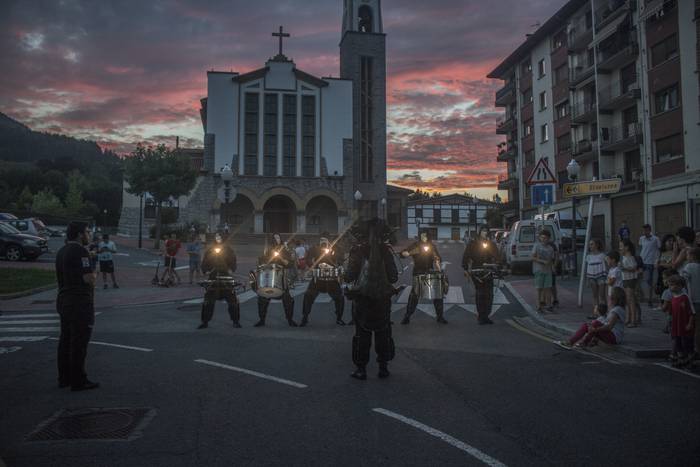 Deabru Beltzak taldeak gaua  6 1501491961739