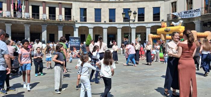 Modu arrakastatsuan hasi dir 21 1777309510411