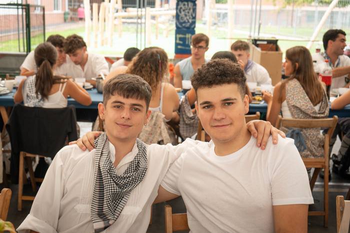 Ehunka lagun bildu dituzte j 105 1757018625785