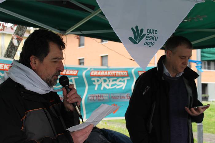 Dozenaka lagun atera dira ka 12 1521978495662