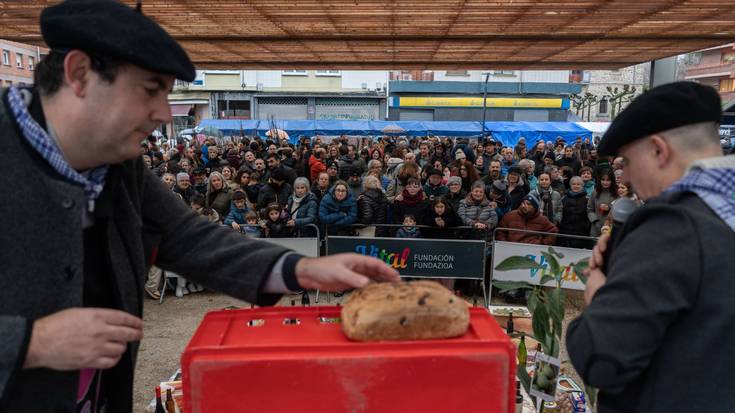 Euriak ez du San Anton azokako giroa itzali