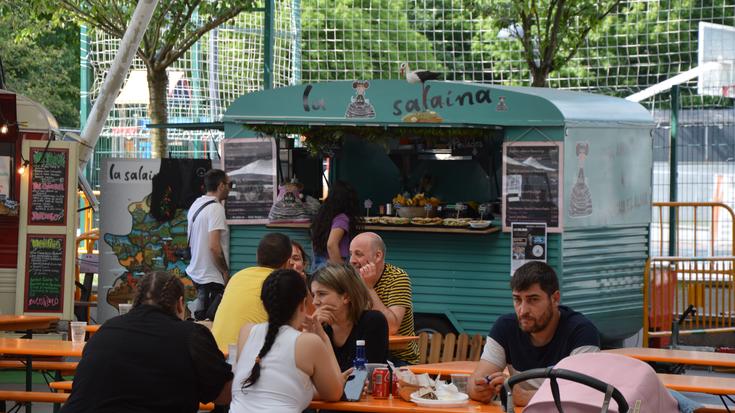 'Food truck'-ek gastronomia ibiltaria jarri dute Aldai plazan asteburuan