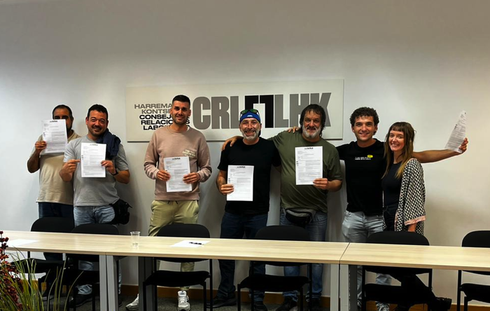 Zortzi hilabeteko greba mugagabea amaitu dute Laudioko bilketa neumatikoa egiten duen enpresako langileek, hainbat helburu beteta