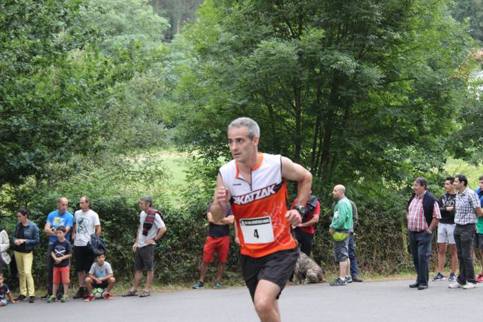 Auzoko mendiak zeharkatu zit 11 1498470694069