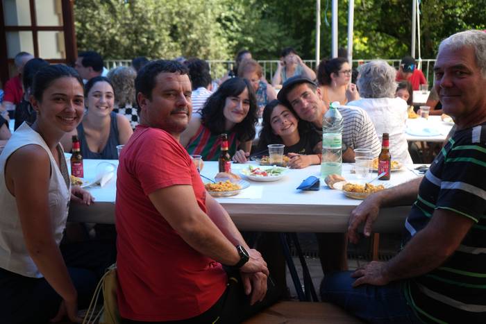 Zuhatzako jaietan paella iza 32 1753010017487