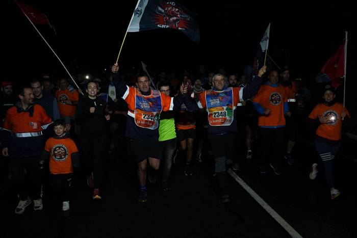 Ehunka lagun atera ditu Korr 153 1774607595053