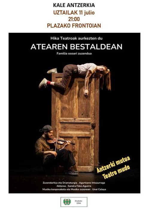 'Atearen bestaldean'