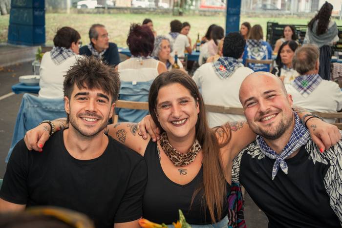 Ehunka lagun bildu dituzte j 112 1757018648968