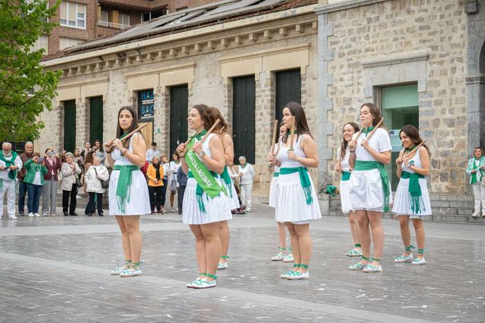 Dantza Lagunak kuadrillaren  27 1776520619796