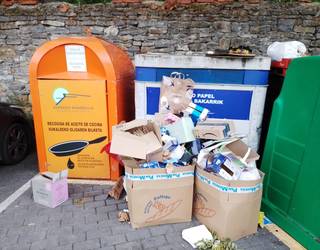 Garbialdi enpresa arduratuko da Arabako paper eta kartoien bilketaz hurrengo zortzi urteetan, eta edukiontzi zein kamioi berriak jarri beharko ditu