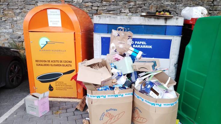 Garbialdi enpresa arduratuko da Arabako paper eta kartoien bilketaz hurrengo zortzi urteetan, eta edukiontzi zein kamioi berriak jarri beharko ditu