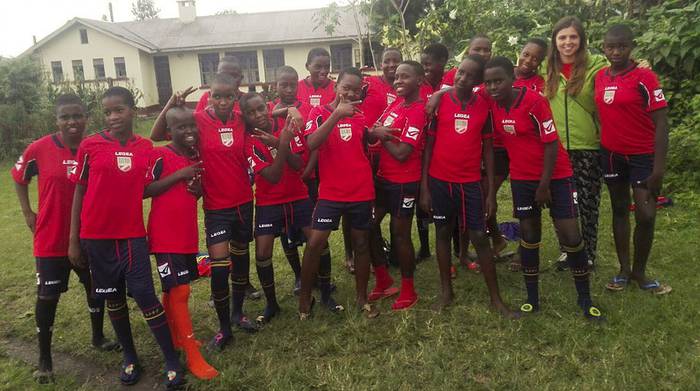 Ugandako Nyakasura girls team taldeak jokatuko du CD Orduñaren uniformearekin